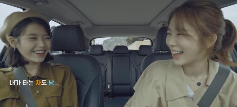 歌手IU和至亲刘仁娜一起为汽车广告代言