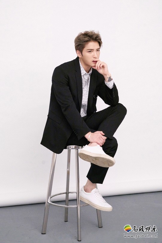 C-JeS娱乐公开旗下男团JYJ成员金在中的写真幕后照