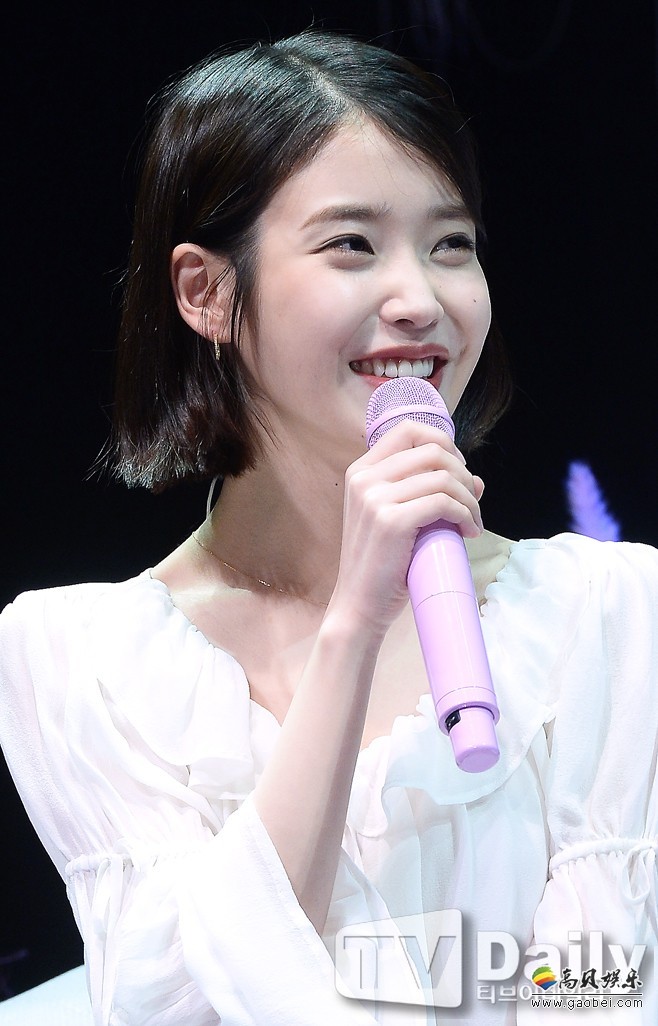 歌手IU时隔一年半於21日推出正规四辑《Palette》 歌手IU时隔一年半於21日推出正规四辑《Palette》