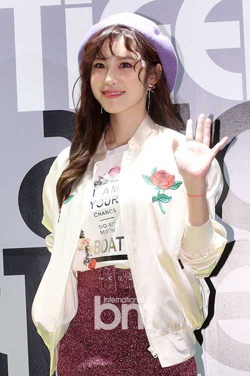 组合少女时代成员孝渊等出席某品牌举行特别活动