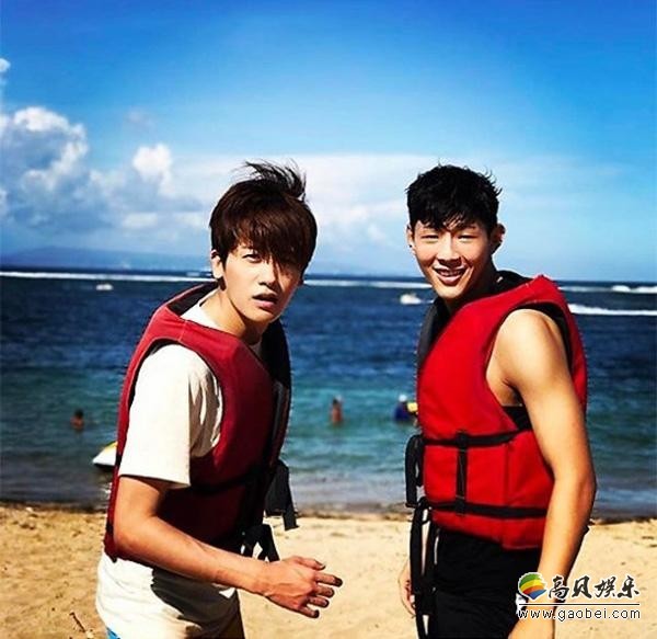 演员朴炯植、朴宝英、Jisoo等一起前往了巴厘岛度假