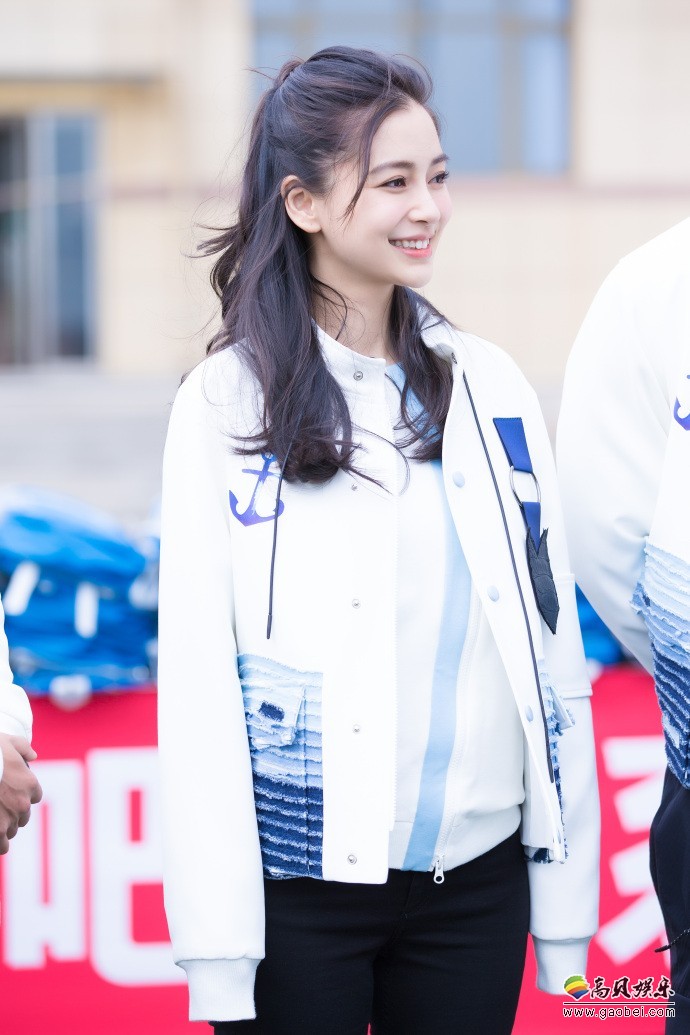 angelababy与跑男团成员参加公益活动