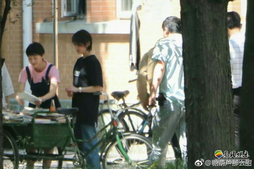 有网友在微博po出正《为了你我愿意热爱整个世界》路透图