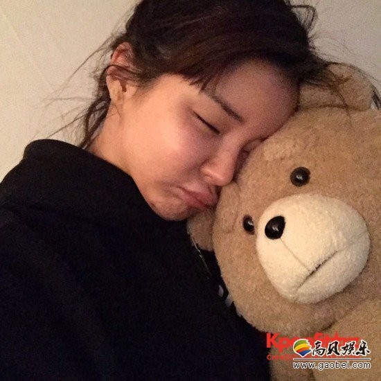 朴春通过个人Instagram公开了清纯自拍照