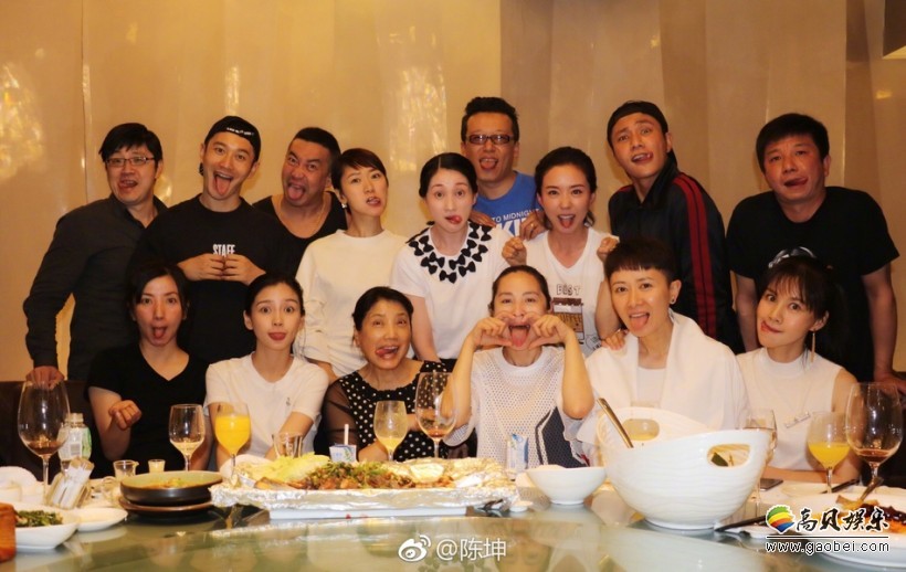 陈坤通过微博晒96级北电表演班同学合影聚餐照