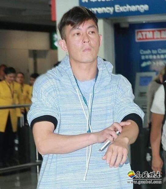 最近被传陈冠希荣升当爸爸