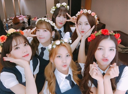 GFriend于1日在官方推特上公开了数张照片