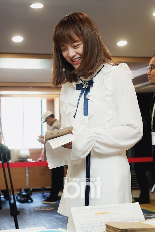 韩国女团gugudan现身参加“第19届总统选举”事前投票