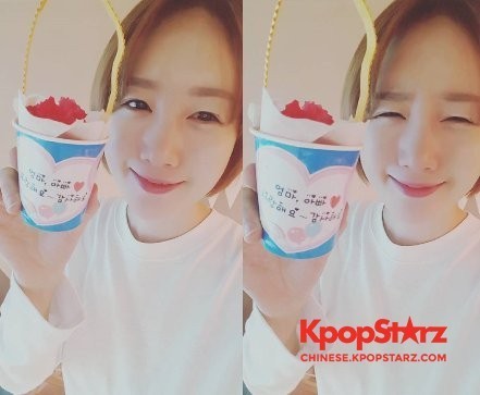 歌手星公开了儿子Dream送的礼物的认证照