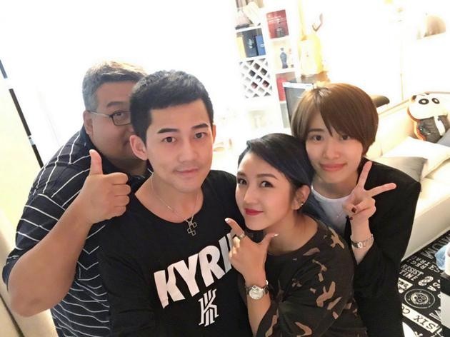 何洁到了好朋友家里，也不忘下厨做饭