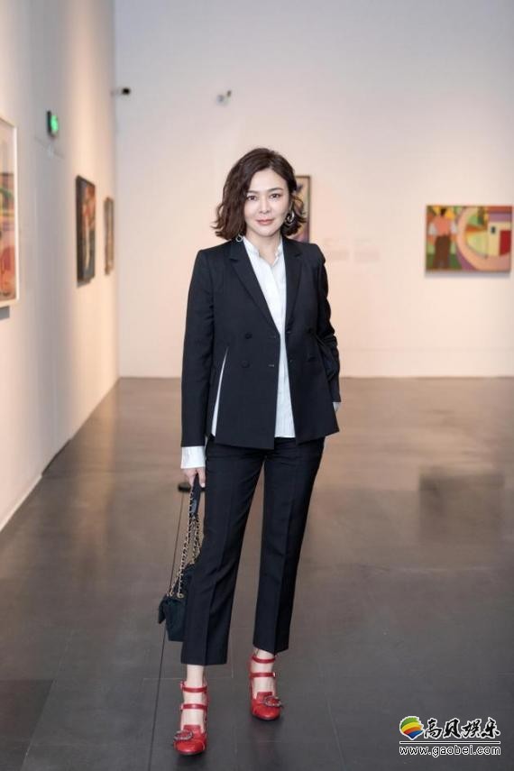 5月8日演艺巨星关之琳亮相某时尚创业计划