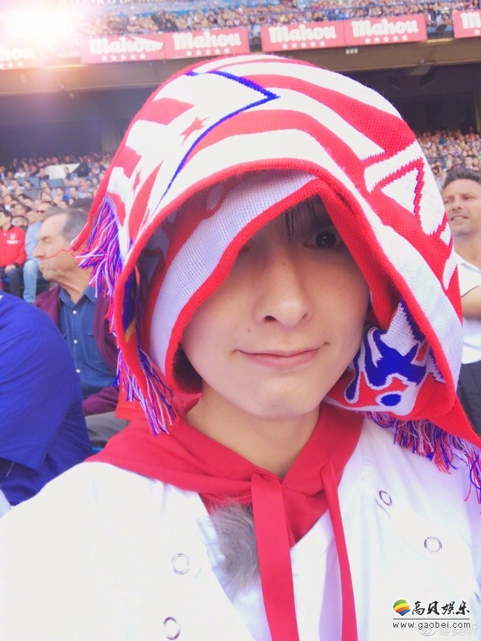 吴昕微博晒出自己去马德里看球和游玩的一组照片