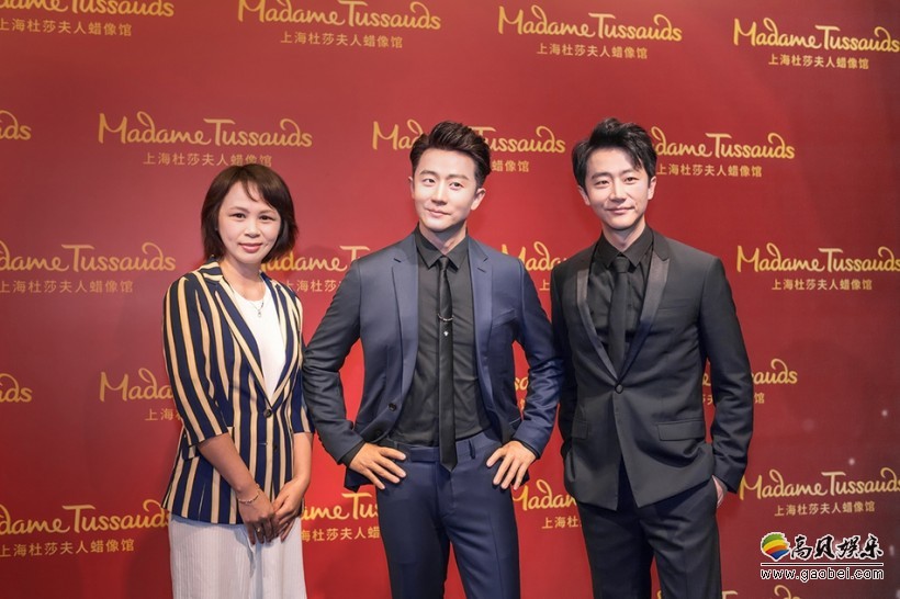 黄轩现身上海杜莎夫人蜡像馆为自己的蜡像揭幕