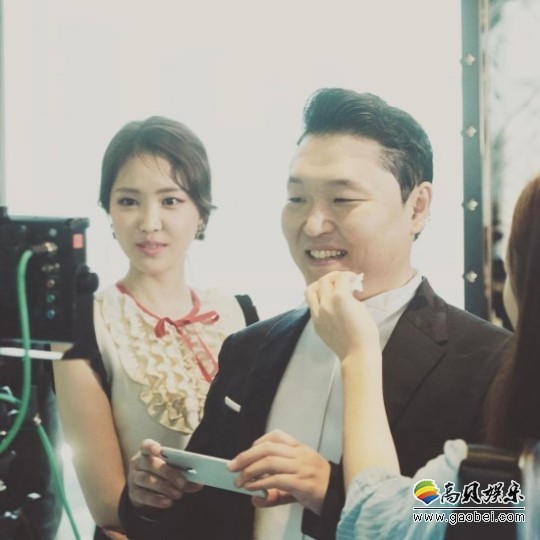 令人期待已久的「鸟叔」PSY 终於要在今日回归了