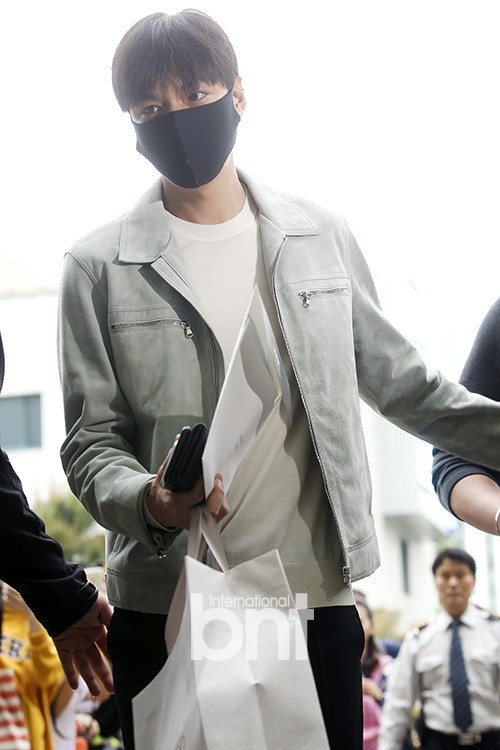 韩国演员李敏镐正式以公益勤务要员身份开始服役