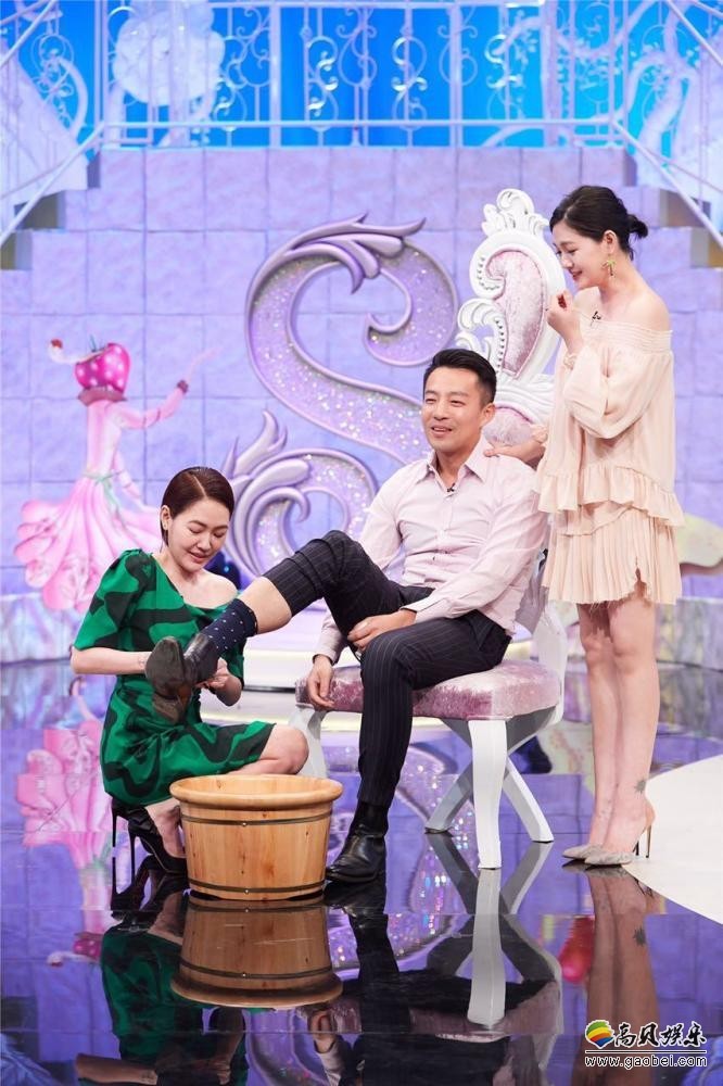 一组小S与大S夫妇录节目的照片曝光