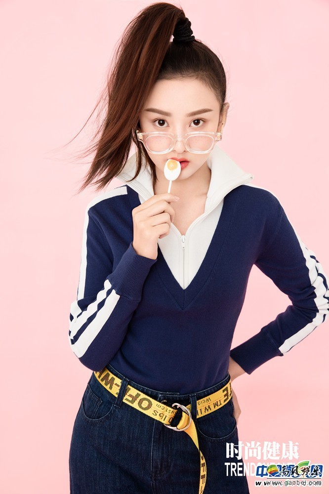 98后小花旦宋祖儿为《时尚健康》拍摄的一组杂志大片曝光