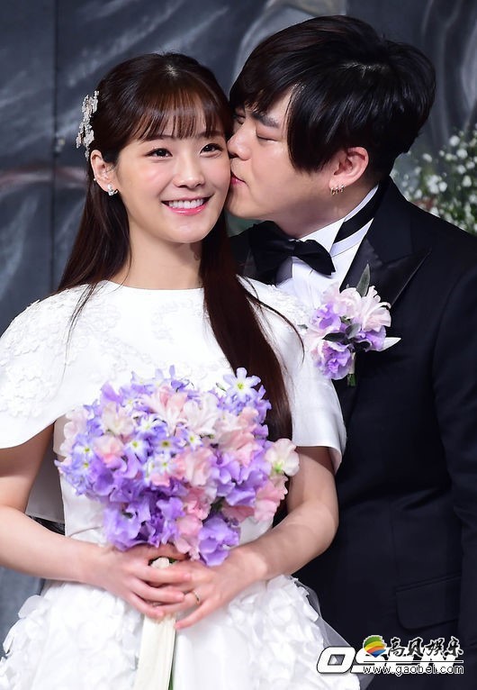 文熙俊妻子昭燏已顺利产下一女