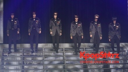 VIXX 在单独演唱会开始前举行了记者恳谈会