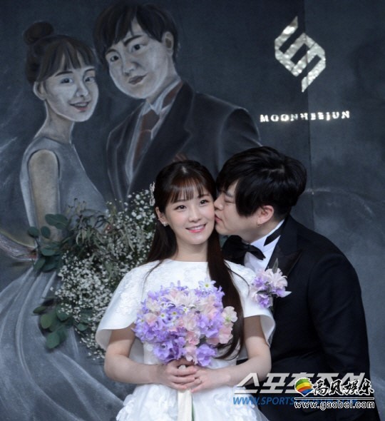 歌手文熙俊谈及妻子昭燏的生产相关话题