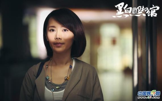 悬疑喜剧电影《黑白照相馆》日前正式曝光“悬念丛生”版预告片