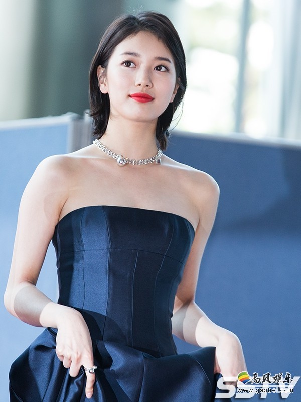 韩国女艺人秀智发布此前为某杂志拍摄写真时的照片