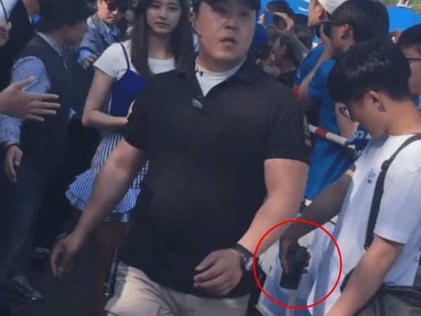 韩国女团TWICE出席饮料活动