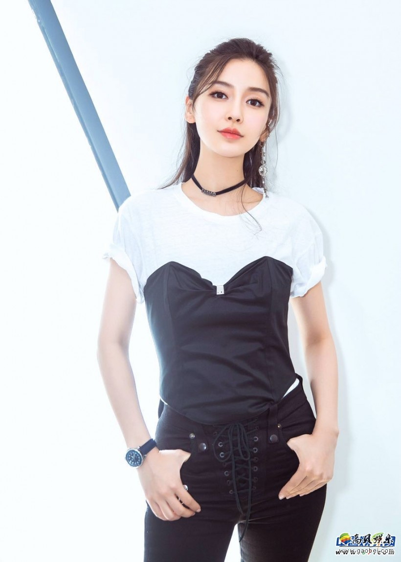 baby每次出场时的穿衣搭配总能把自己的气质很好凸显出来