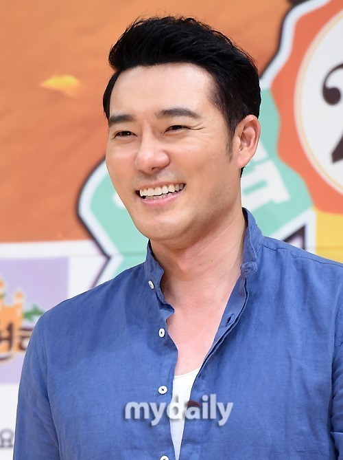 李泰坤今年1月在京畿道某炸鸡店被申某等三人无故找茬围殴