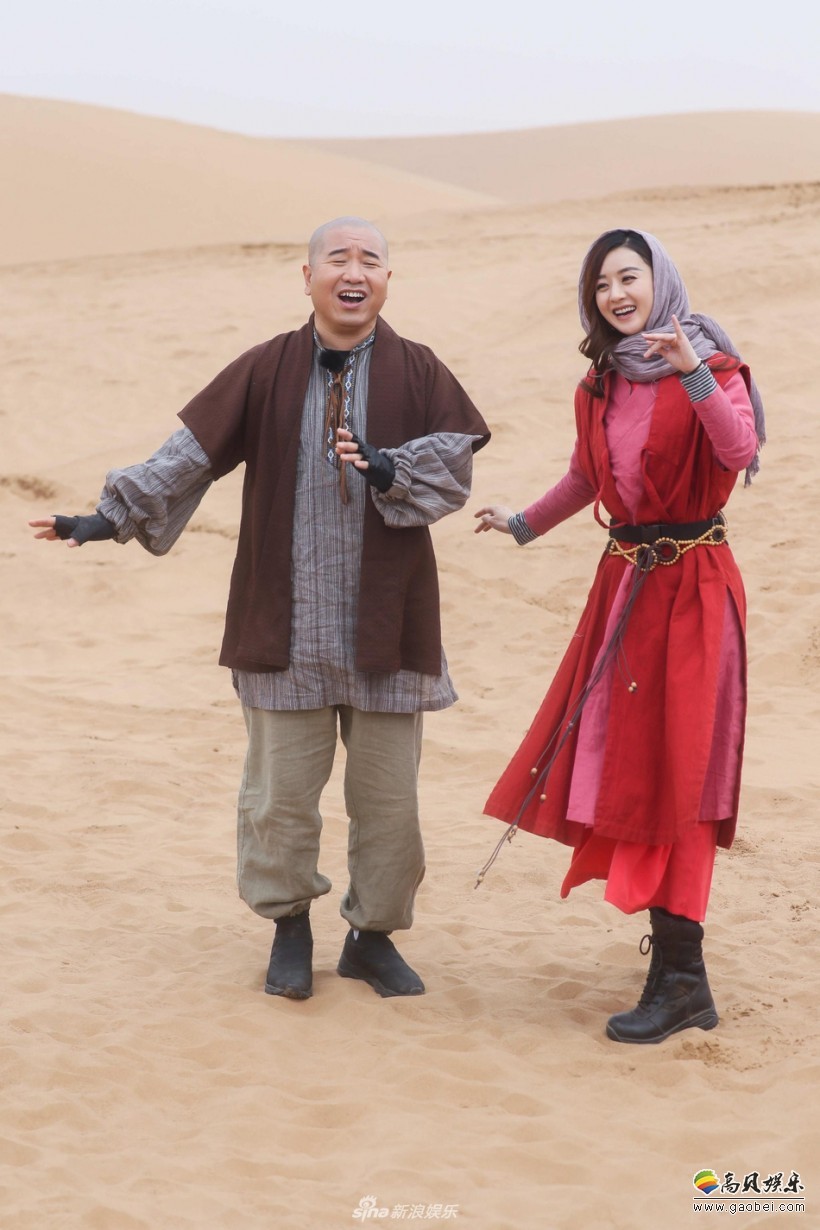 赵丽颖搭档王小利跳二人转