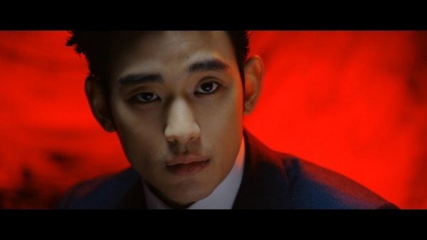 演员金秀贤的大萤幕回归作《Real》