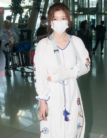 韩国女艺人金裕贞受伤了？看着好心痛！