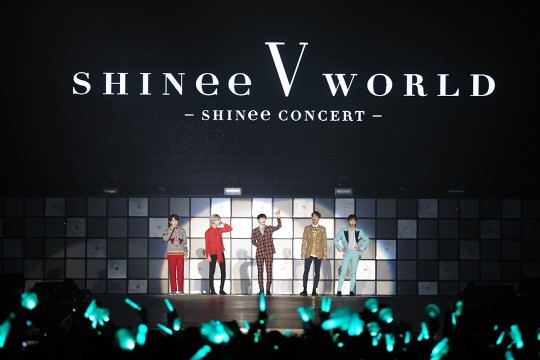 男团SHINee在香港亚洲国际博览馆举办演唱会