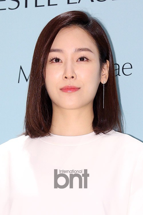 韩国演员徐玄振出席了在首尔新罗酒店举行的某品牌活动