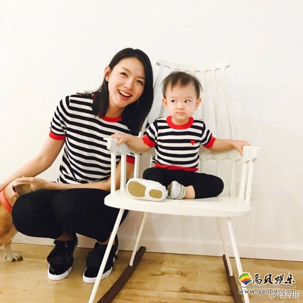 张梓琳在微博上晒出女儿的照片