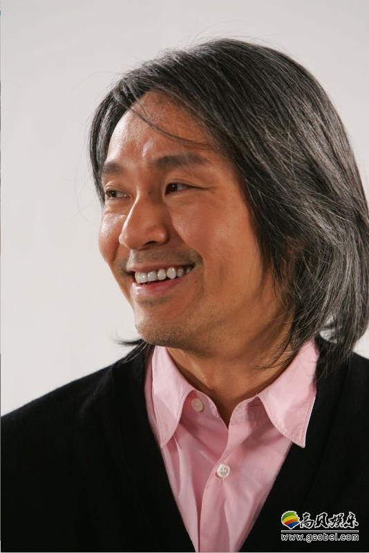 看看这些年周星驰有哪些面相上的变化？