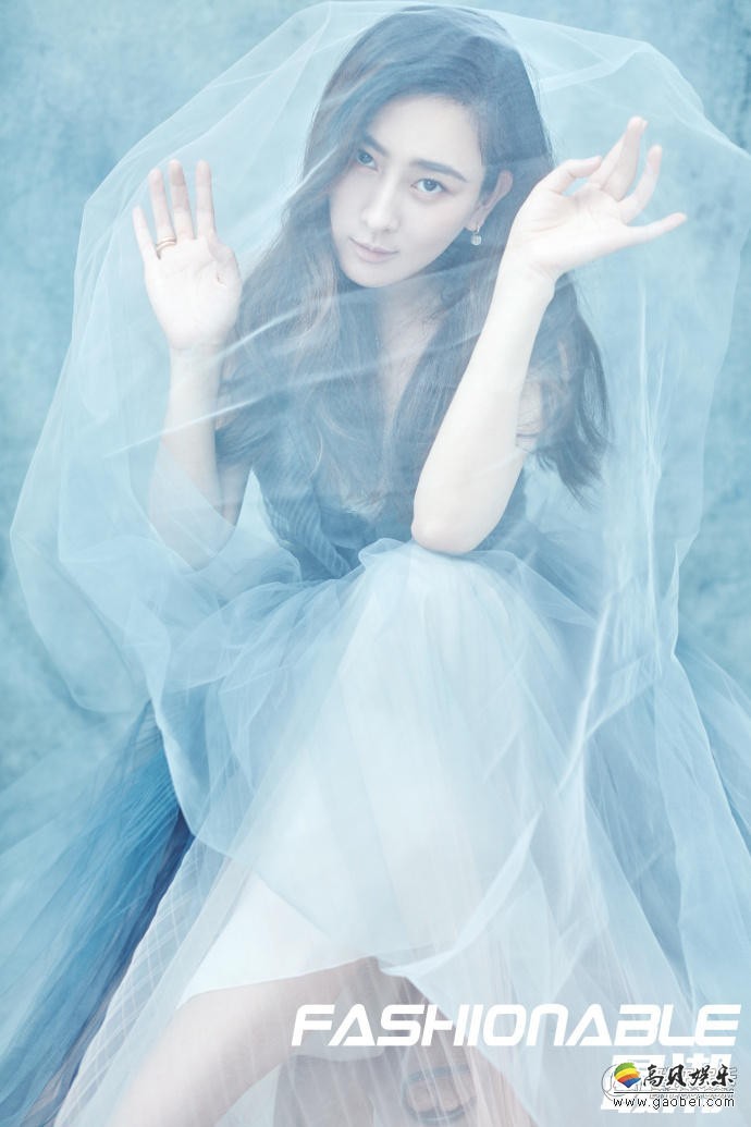 马苏曝光了一组为某杂志拍摄的写真大片