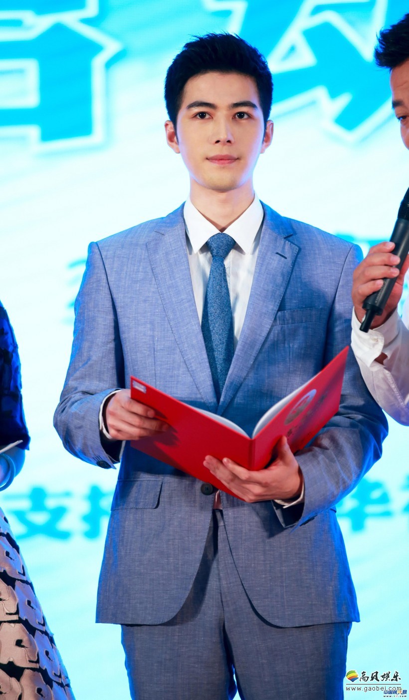 陈学冬低调现身中国儿童少年基金会