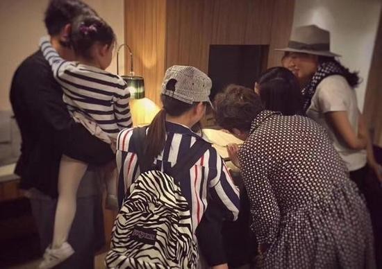 近日孙莉在香港产下第三胎的儿子