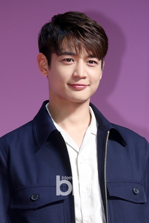 SHINee成员珉豪确定出演JTBC电视台网络剧《突然回到18岁》