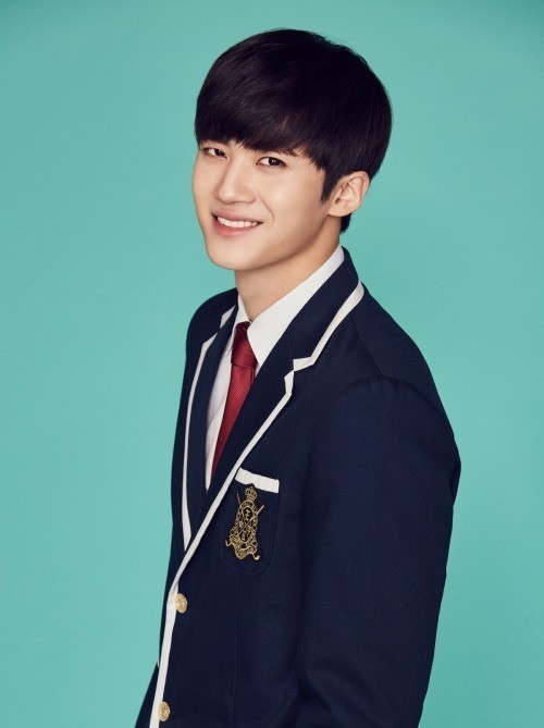 PENTAGON成员闫桉因手部受伤,将专心接受治疗 PENTAGON成员闫桉因手部受伤,将专心接受治疗