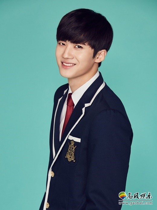 闫桉右手受伤,将暂时中断活动 将缺席6月回归活动 闫桉右手受伤,将暂时中断活动 将缺席6月回归活动