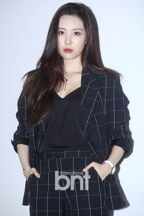 宣美、Jisoo、箕恩世出席了首尔江南区举行的某品牌宣传活动