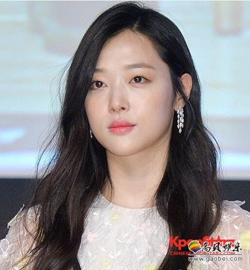 雪莉谈《Real》 表示有东镒前辈秀贤欧巴，所以我不需紧张