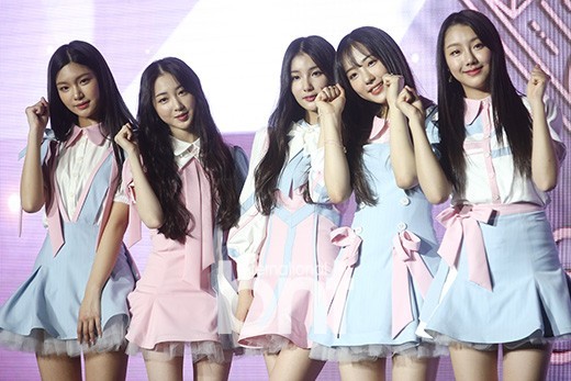 新人女团ELRIS首张迷你专辑《WE, first》发售 宣布正式出道