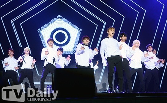 SEVENTEEN登上 Gaon 排行榜的冠军，再度证明当红大势的威力