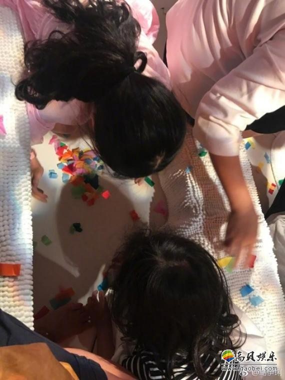 马伊琍微博晒出女儿近照