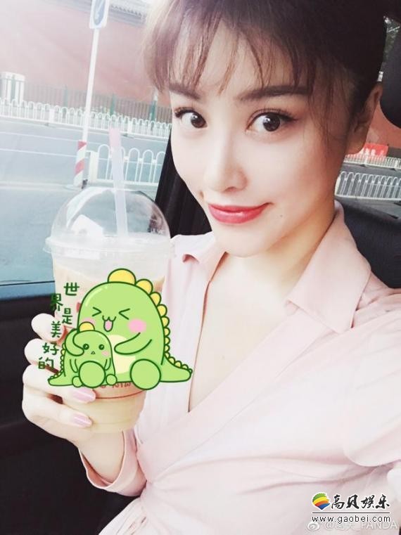 日前，葛天在微博中晒出近照