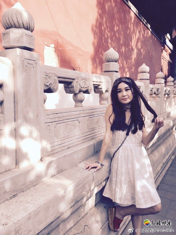 温碧霞在微博上晒出了游中国古建筑的照片