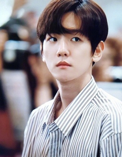 伯贤昨天穿了一双有毛的鞋子,结果引起了粉丝们的议论 伯贤昨天穿了一双有毛的鞋子,结果引起了粉丝们的议论